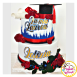 Celebra la tua laurea con la nostra torta scenografica finta personalizzata come vuoi tu! Realizzata con cura nei minimi dettagli e decorata con i colori della tua facoltà, questa torta sarà il perfetto complemento per la tua festa di laurea. Abbina la tua torta ai nostri allestimenti in palloncini per creare un'atmosfera indimenticabile. Scopri tutti i nostri allestimenti per feste di laurea e rendi il tuo evento ancora più speciale!