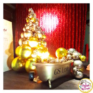 Evento azienndale con decorazioni in Palloncini orbz oro in occasione del natale